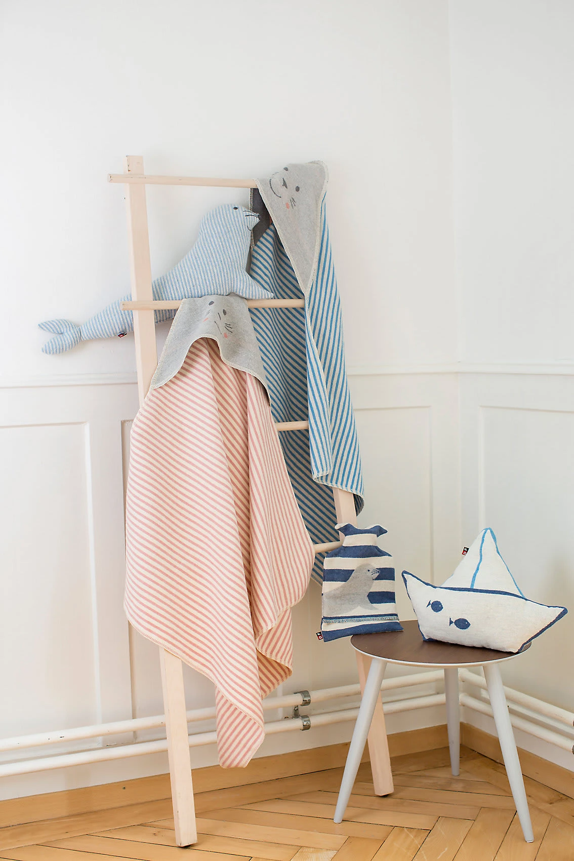 Babydecke Mit Kapuze "Robbe/Streifen Boy" 4 Babydecke Mit Kapuze "Robbe/Streifen Boy" – Bild 2